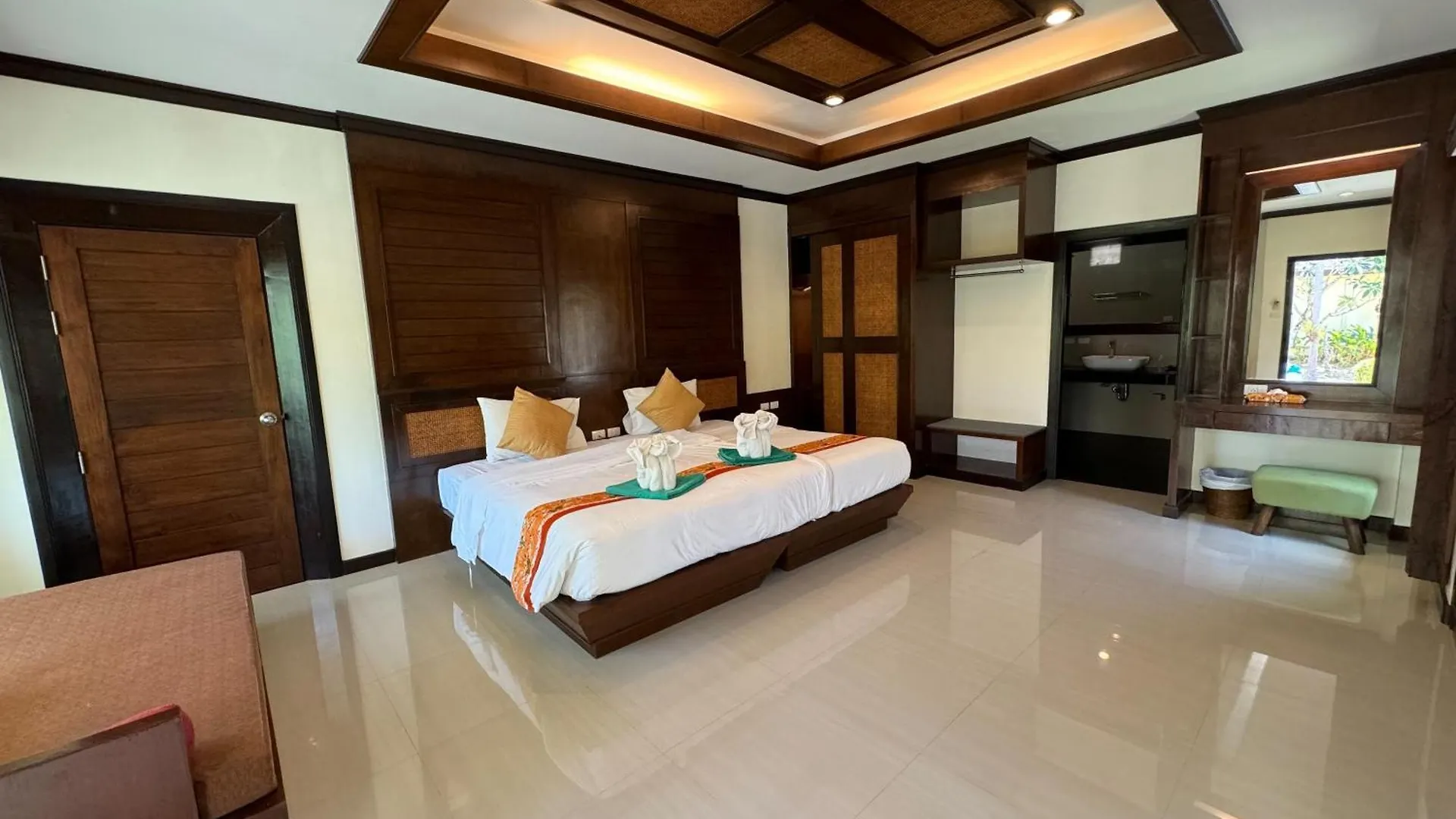 Beach Bungalow At Lanta Resort Koh Lanta Hotel