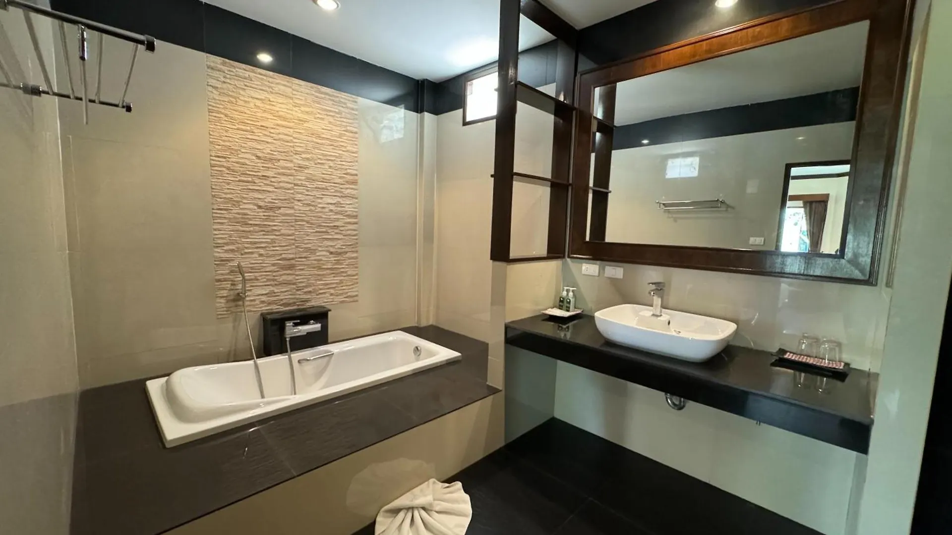Beach Bungalow At Lanta Resort Koh Lanta Hotel