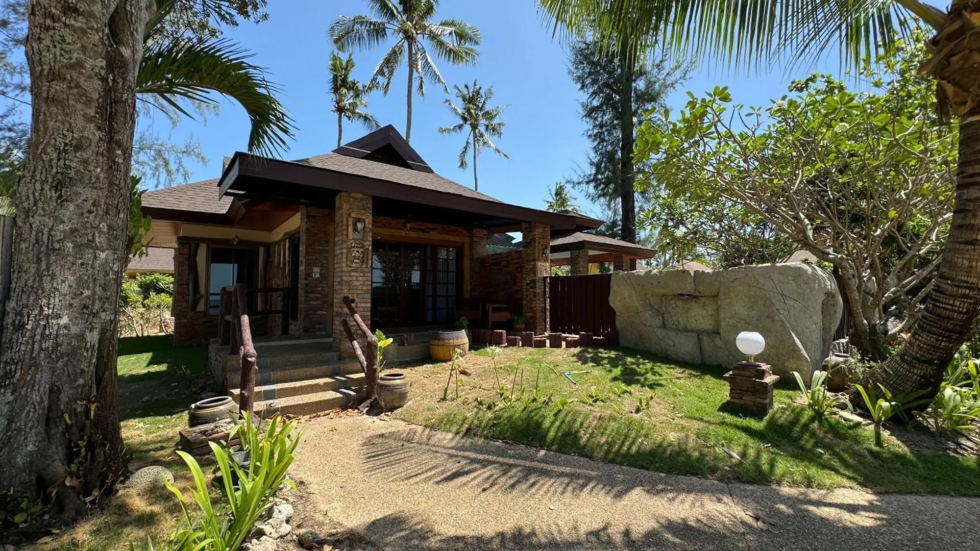 Beach Bungalow At Lanta Resort Koh Lanta Hotel